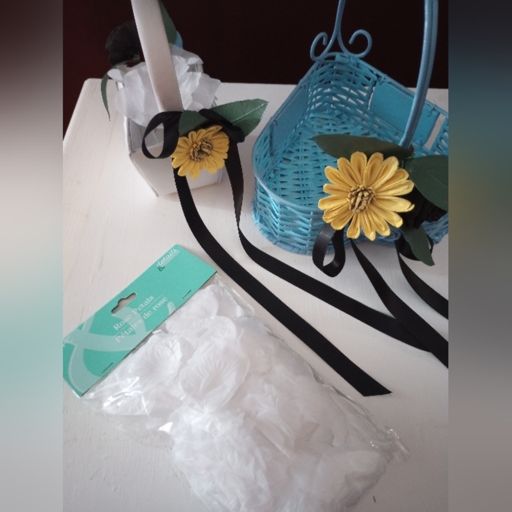 wedding: 2 flower girls baskets with Sola wooden sunflowers & roses + 2 pk petal